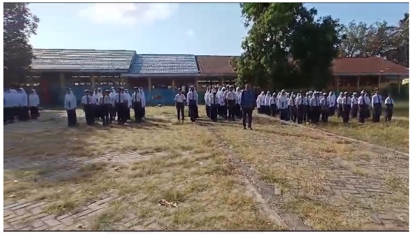 Siswa SMP Negeri 5 Bulukumba melaksanakan Upacara Hari Kesaktian Pancasila 1 Oktober 2024